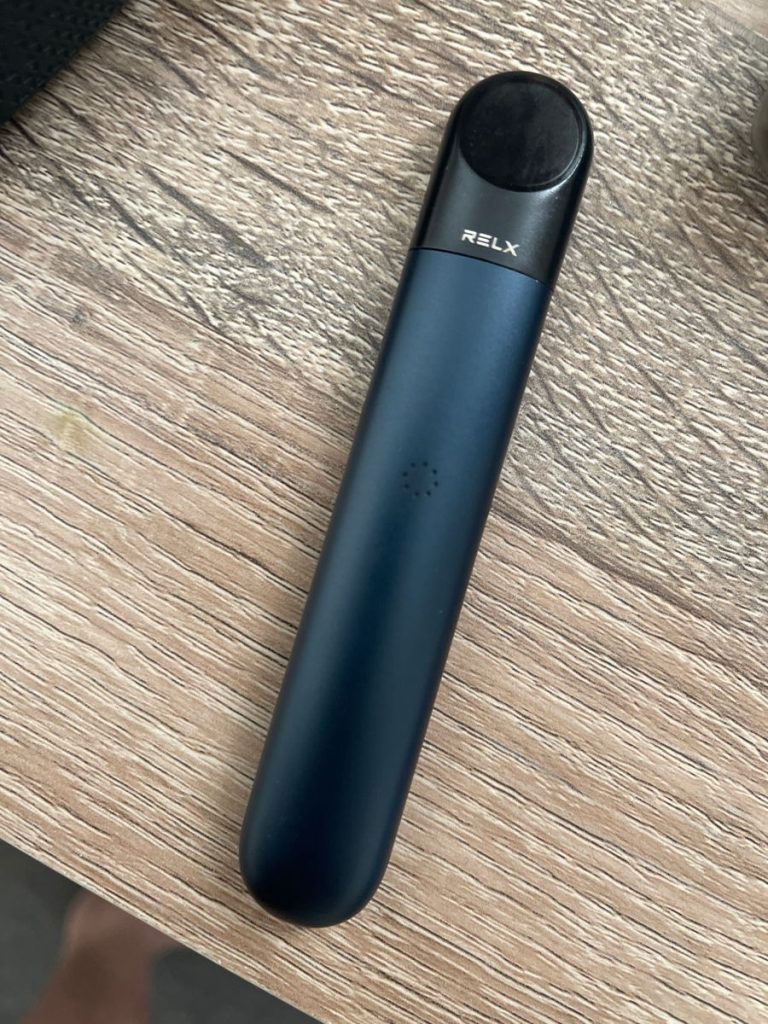 https://www.vapepenzone.com/wp-content/uploads/21086582_61325306_0f62a9c9-29da-4eb9-96ab-2fe9dfff1be4-768x1024.jpeg