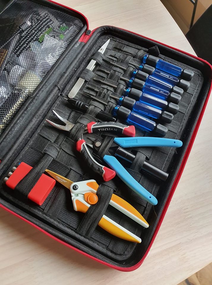 Manage Your Juul Refillable Pods Tools Well In the Airport! | VapePenZone Australia Vape Shop