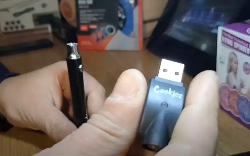 How To Use Cookies Vape Pen: Unscrew The 510 Cart From The Battery And Set The Voltage