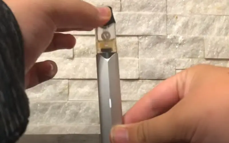 How To Open A Vuse Pod: 5 Steps To Achieve The Aussie Guide remove the mouthpiece open Vuse pod